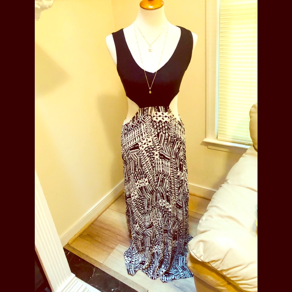 So So Sexy L-Space Cut out Maxi Dress 🔥🔥🔥